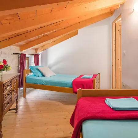 Dom wakacyjny Lovely In Skicini With Outdoor Swimming Pool *